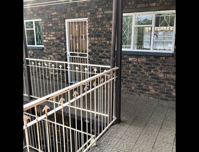 2 BEDROOM SECTIONAL TITLE FOR SALE IN BERTON PARK